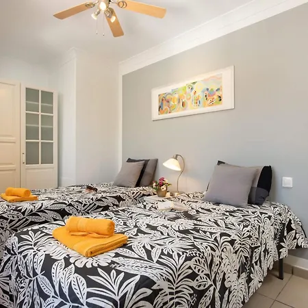 Naranja Mit Beheiztem Pool Und Meerblick By Interhome 度假居