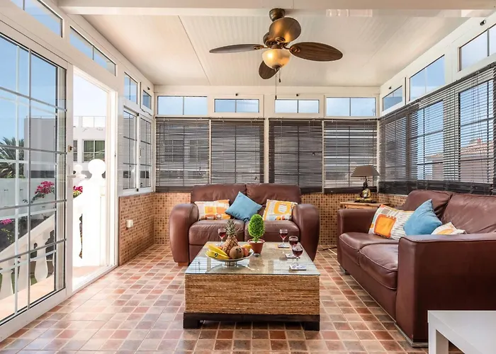 Naranja Mit Beheiztem Pool Und Meerblick By Interhome 度假居 *